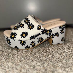 Altar'd State Black and White Floral Daisy print Mules